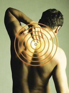 Il mal di schiena che peggiora durante l'inalazione è un sintomo di osteocondrosi toracica